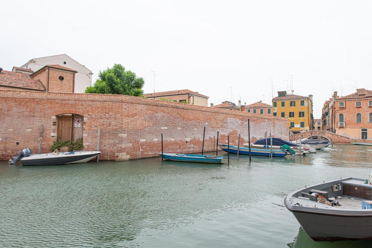Ca' Leoncino - Canal Front Apartament *