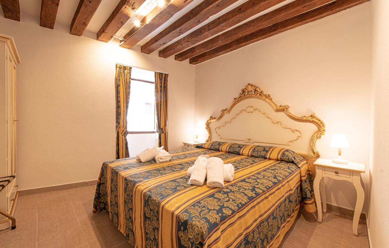 Ca' Leoncino - Canal Front Apartament *